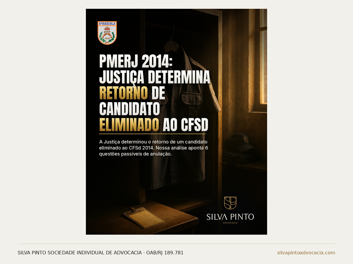 Fardamento de policial militar dobrado sobre uma mesa ao lado de documentos de concurso antigo