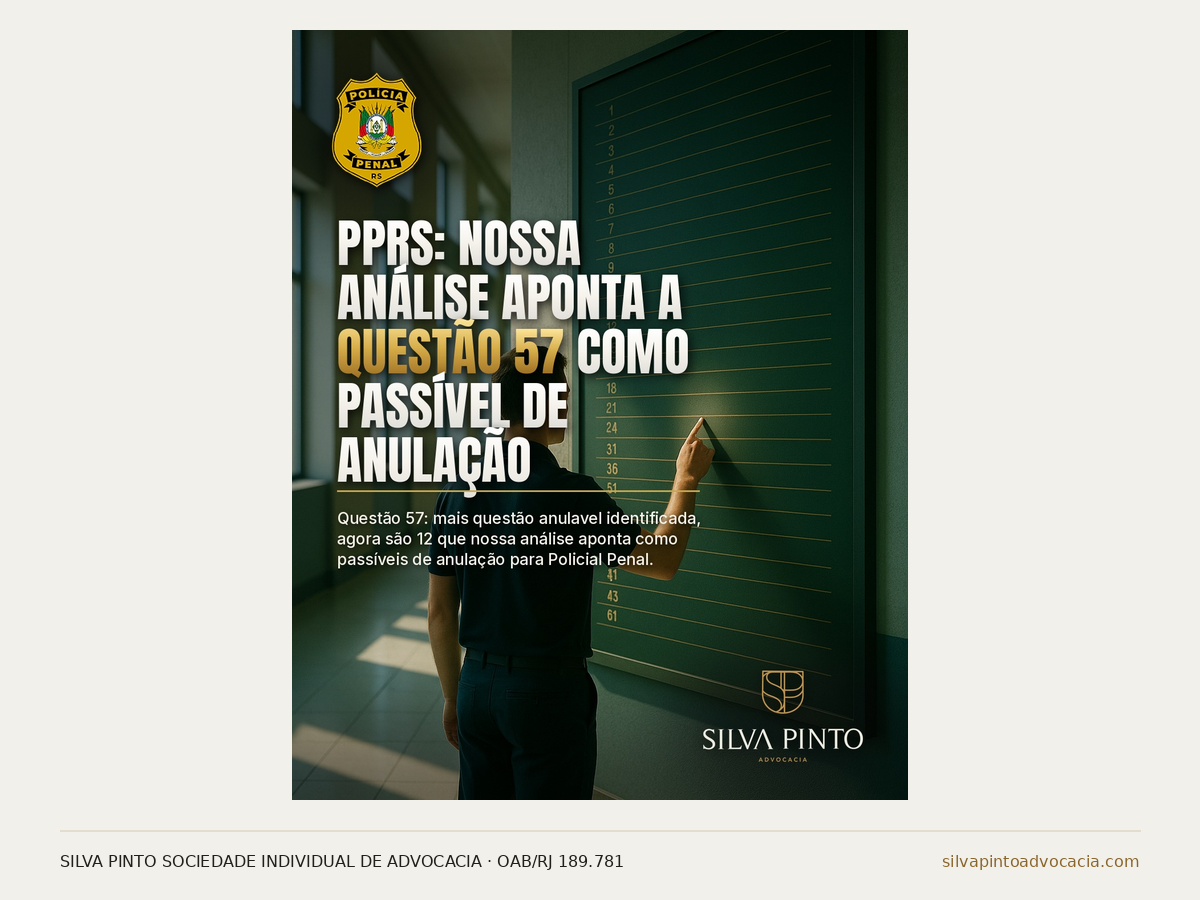 Mesa de estudos com provas e gabarito de concurso da Polícia Penal RS sobre a mesa
